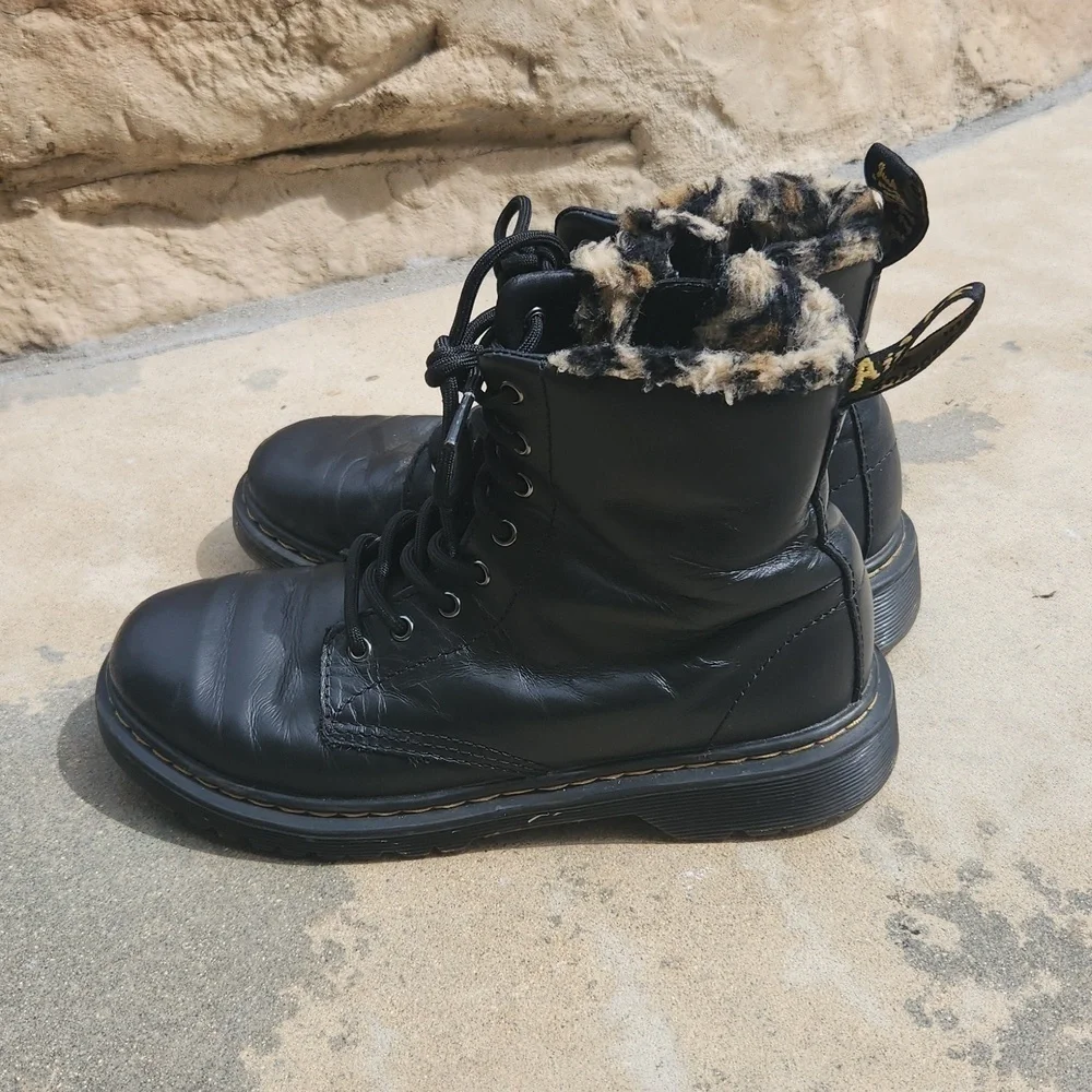 Dr. Martens 1460 Serena black Fluff cheetah Leather boots size 5